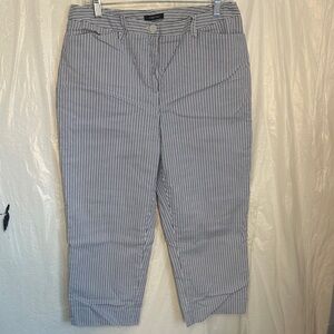 Women’s Chinos in blue and White